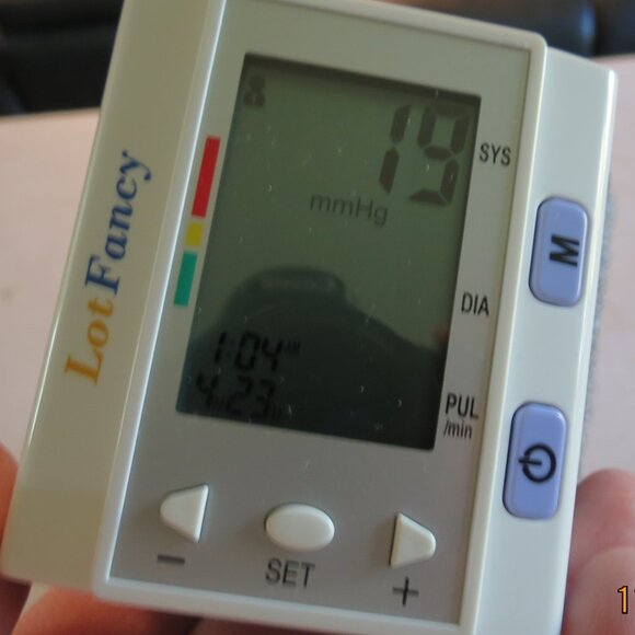 LotFancy Portable Blood Pressure Machine Model # BP-202H - Picture 2 of 7